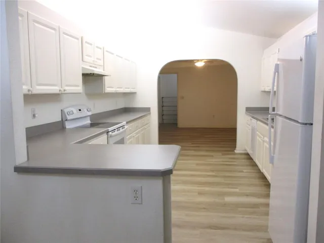 kitchen to bonus room