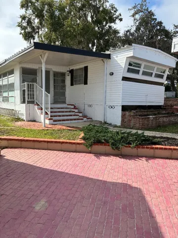 Front View and side Florida room