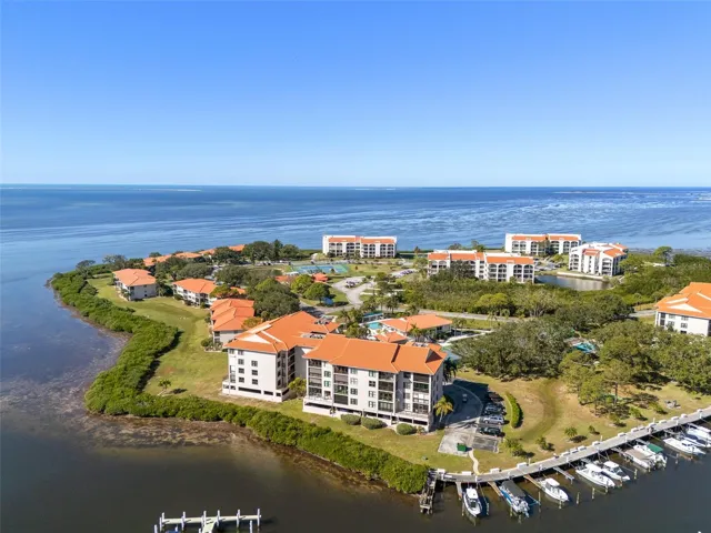 WATERFRONT OASIS