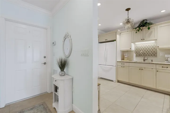 Main entrance,  2nd entrance opens directly into the kitchen