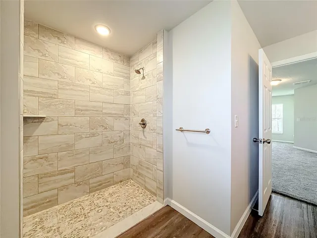 Principal bathroom.