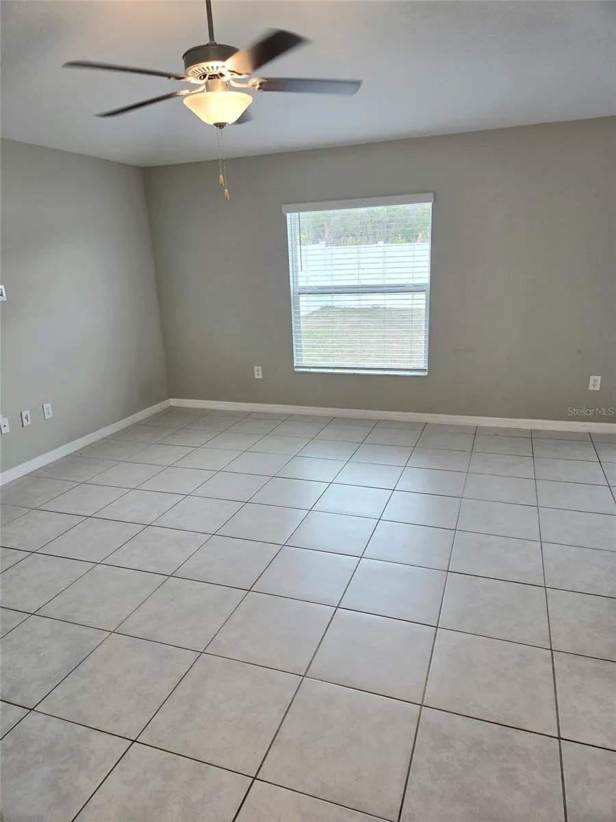 Unfurnished living room