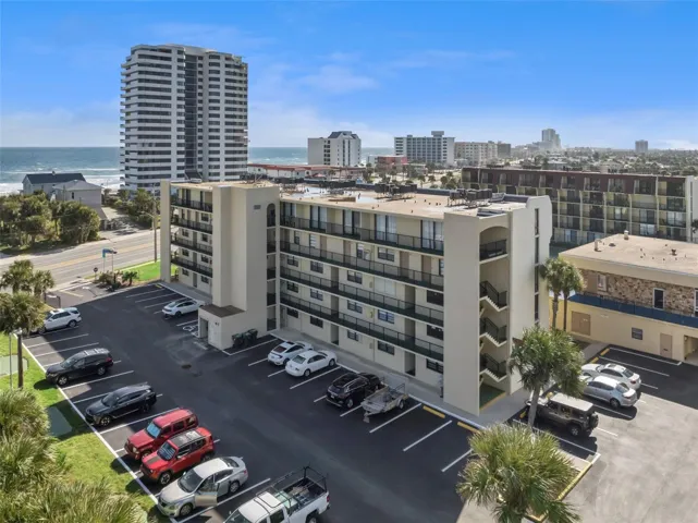 Conveniently located between Daytona Beach and Ormond Beach