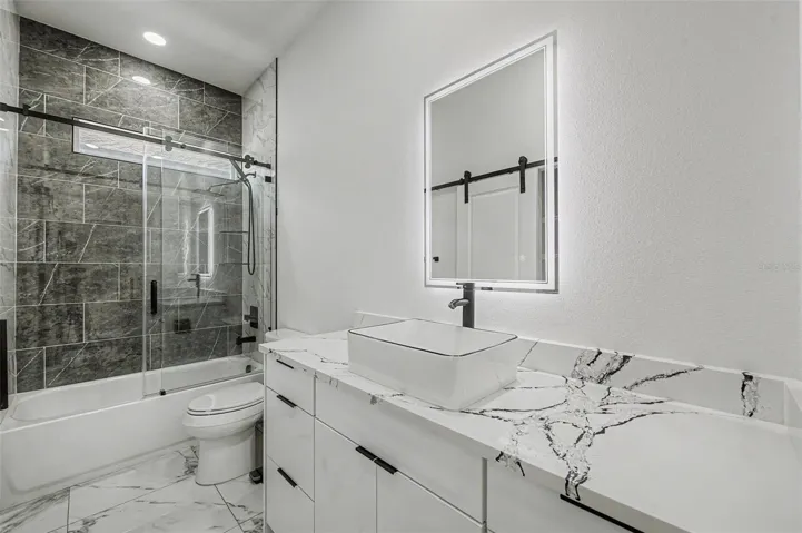 Bathroom 2 with Dual Showerheads