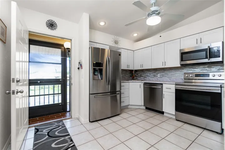 Pretty updated kitchen!