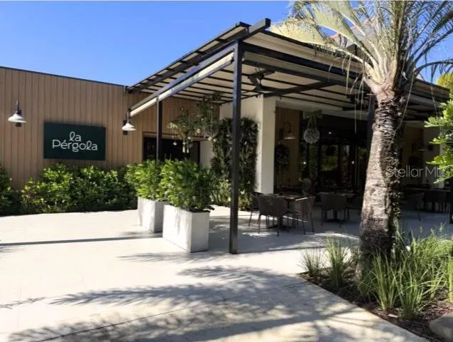 La Pergola premium neighborhood market