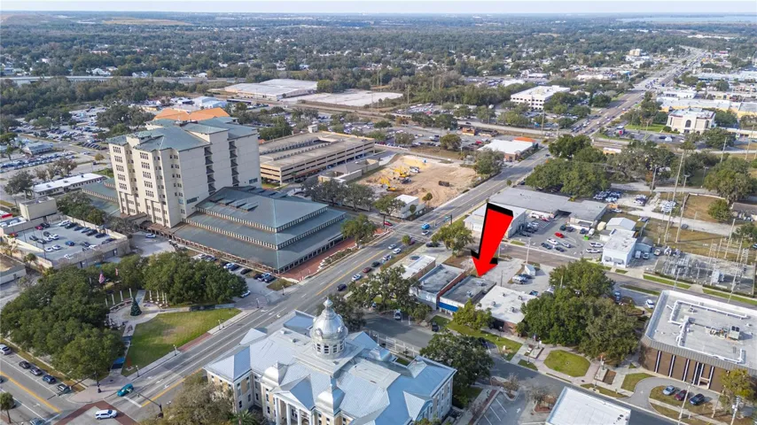 The arrow marks the location of 150 E Davidson St  Bartow, Fla