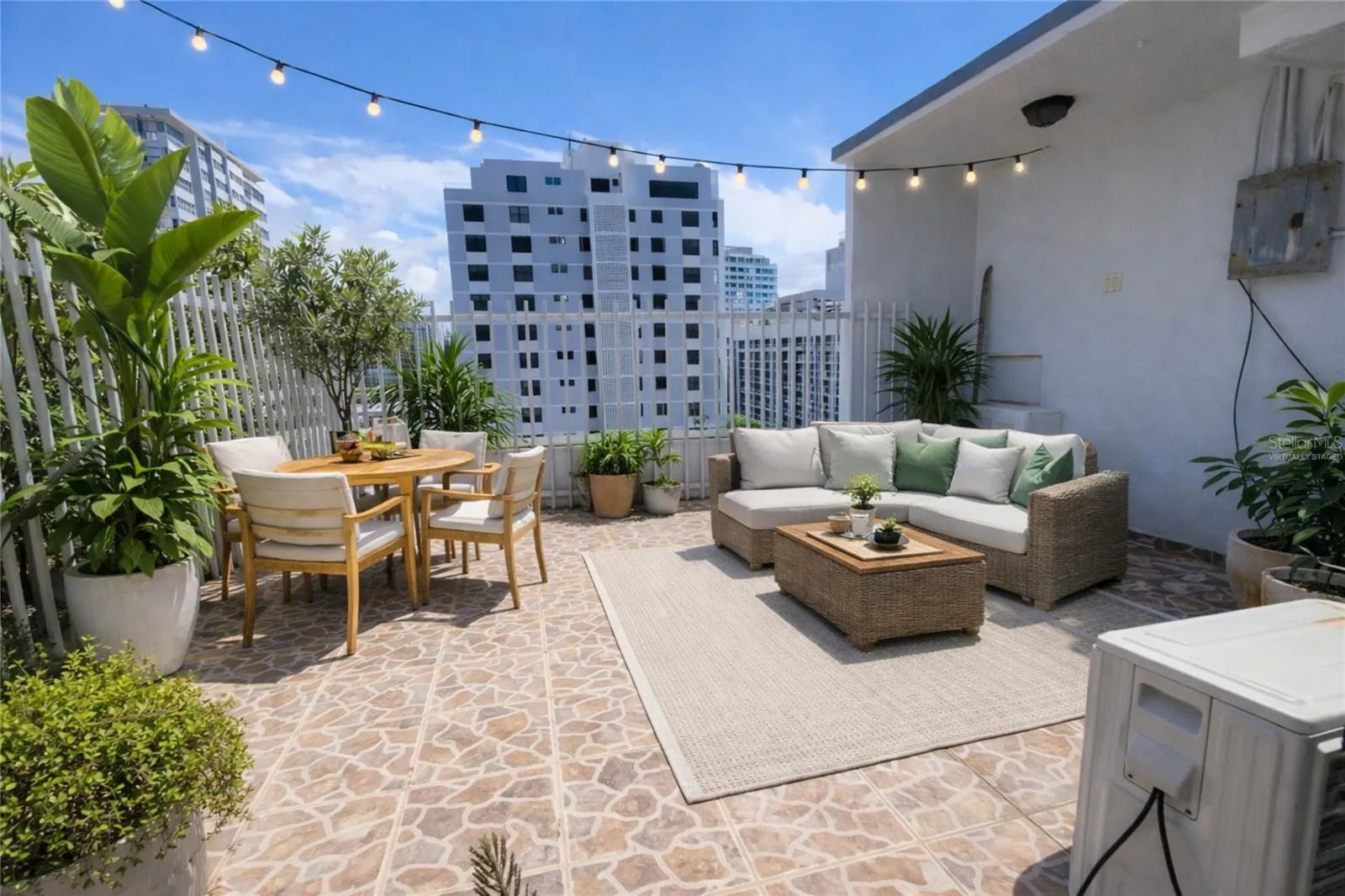 Open Roof Top Terrace - Staged "Presentación Virtual"
