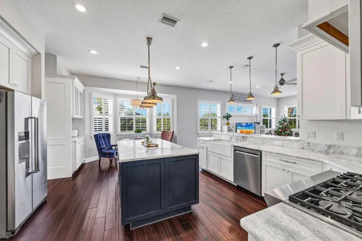 Kitchen with Large Island!