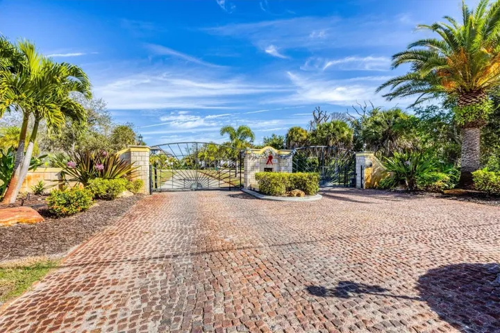 Gated Coral Cove Entrance!