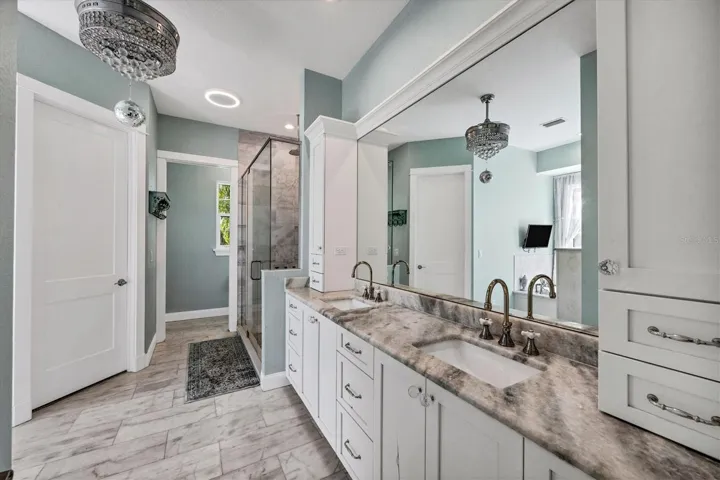 Master Bath with Dual Sinks!