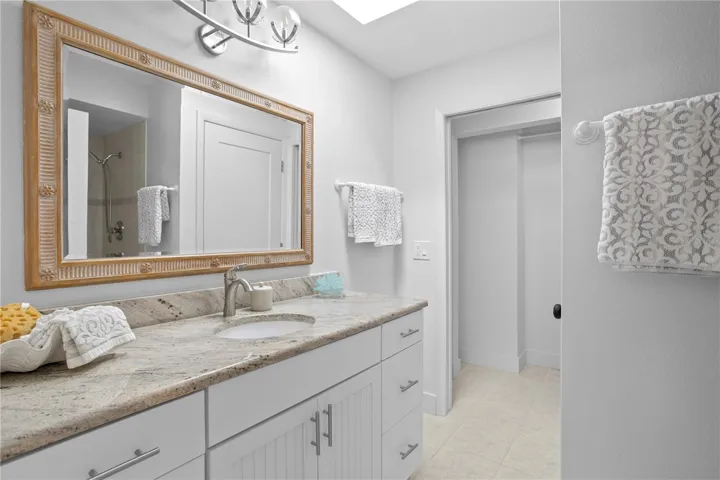 2nd Primary with ensuite, private water closet, walk in closet