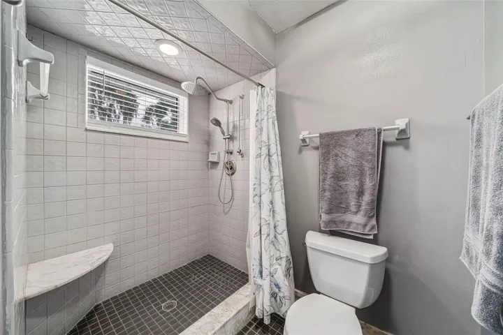 Walk-in shower and toilet room