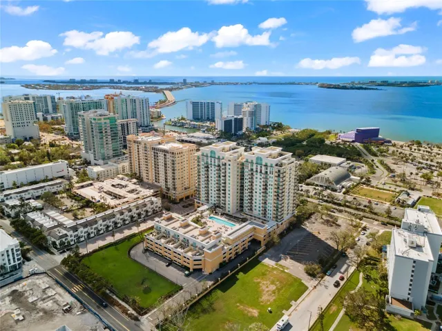 The Alinari is a luxury full service residence that is at the center of everything downtown Sarasota has to offer.