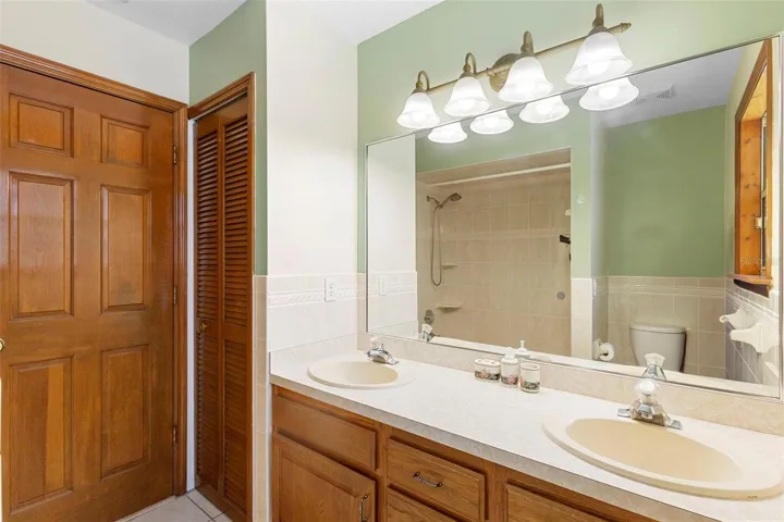 Guest Bath pic 2