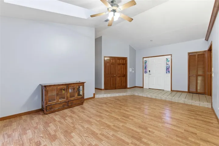 Living Room Pic 4