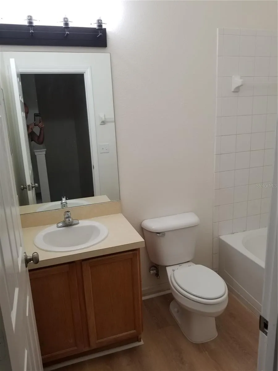 Common Bathroom 1