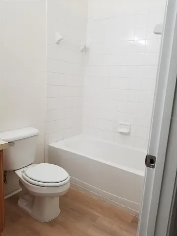 Common bathroom 2
