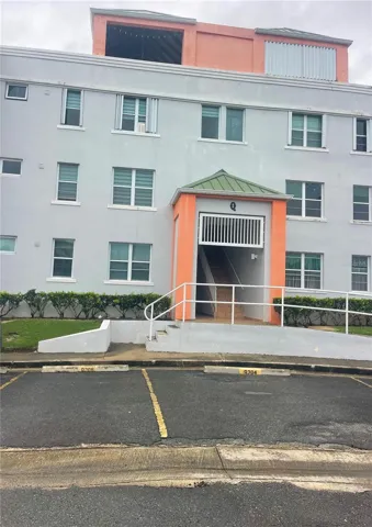 Q- building