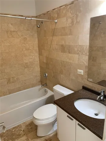 Bedroom's Bathroom