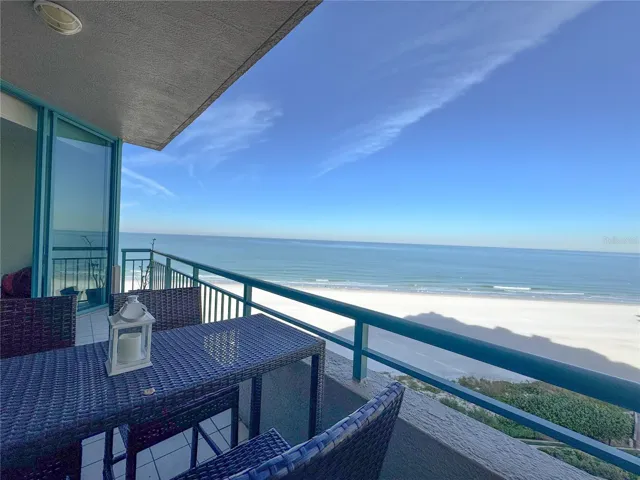 Huge Balcony overlooking Clearwater Beach