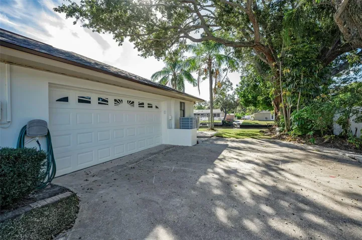 Side-load garage