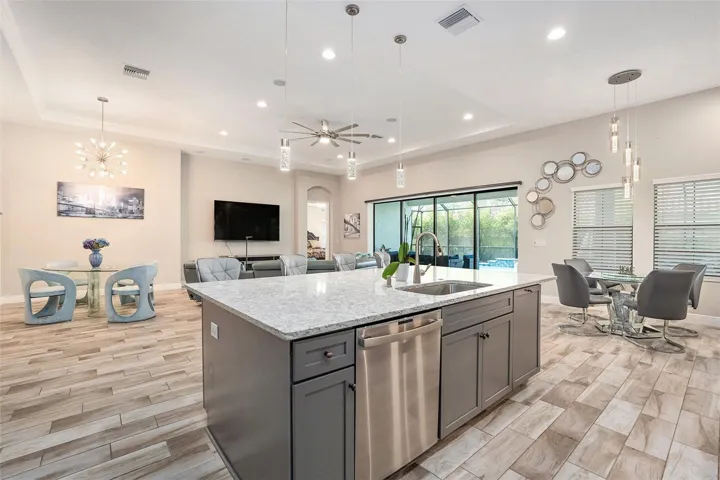 Oversize kitchen island