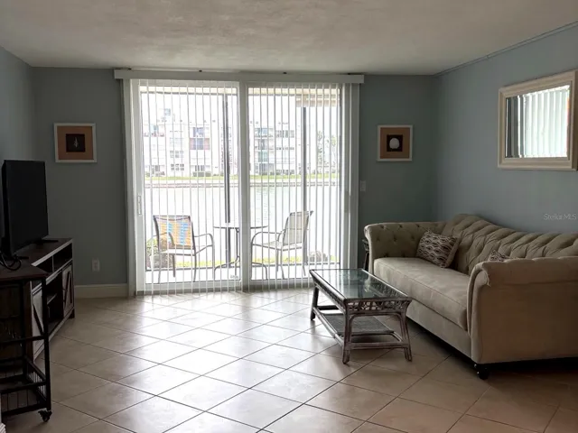 Living room to full view of water