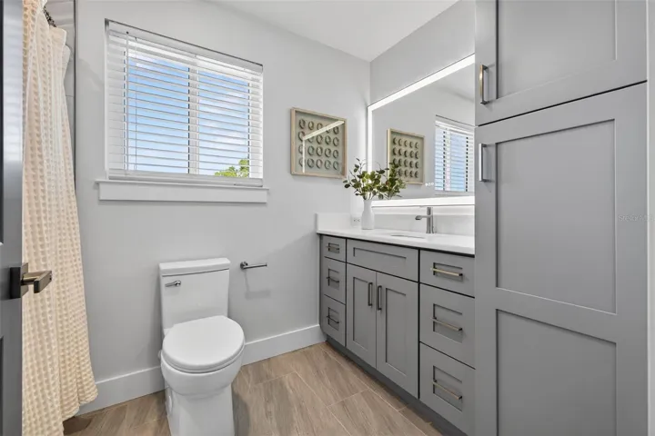 Upstairs hall bath