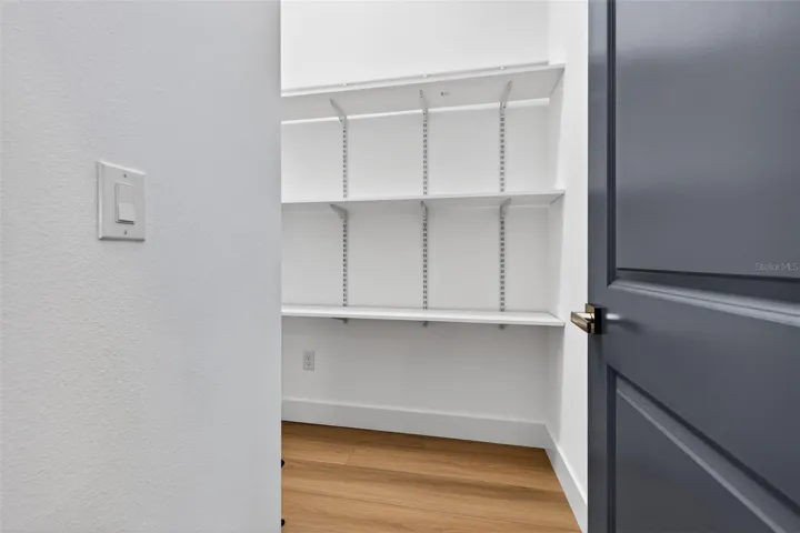 Walk in pantry