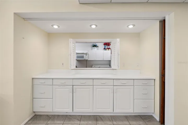 6415 Midnight Pass Rd, unit 211