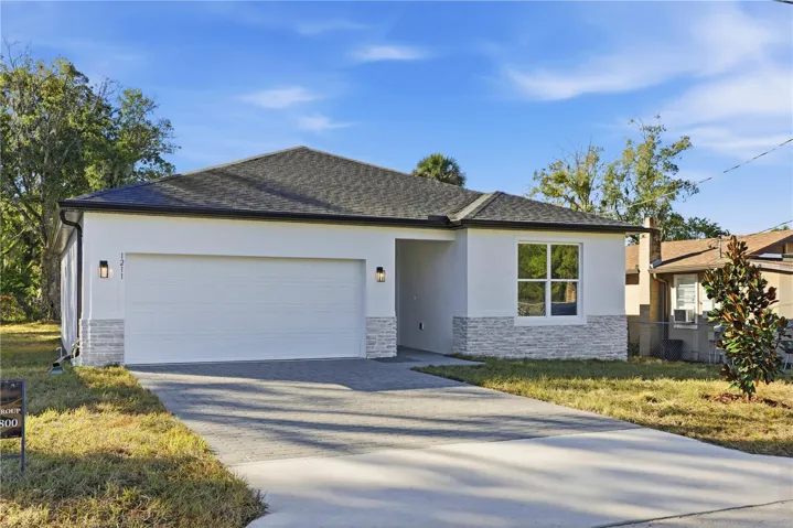 Photo represents the same colors and model of home. Different location.