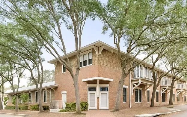 Located in the Heart of Haile Village. Walking distance to mail, coffee, restaurants, doctors, dentists, and more.