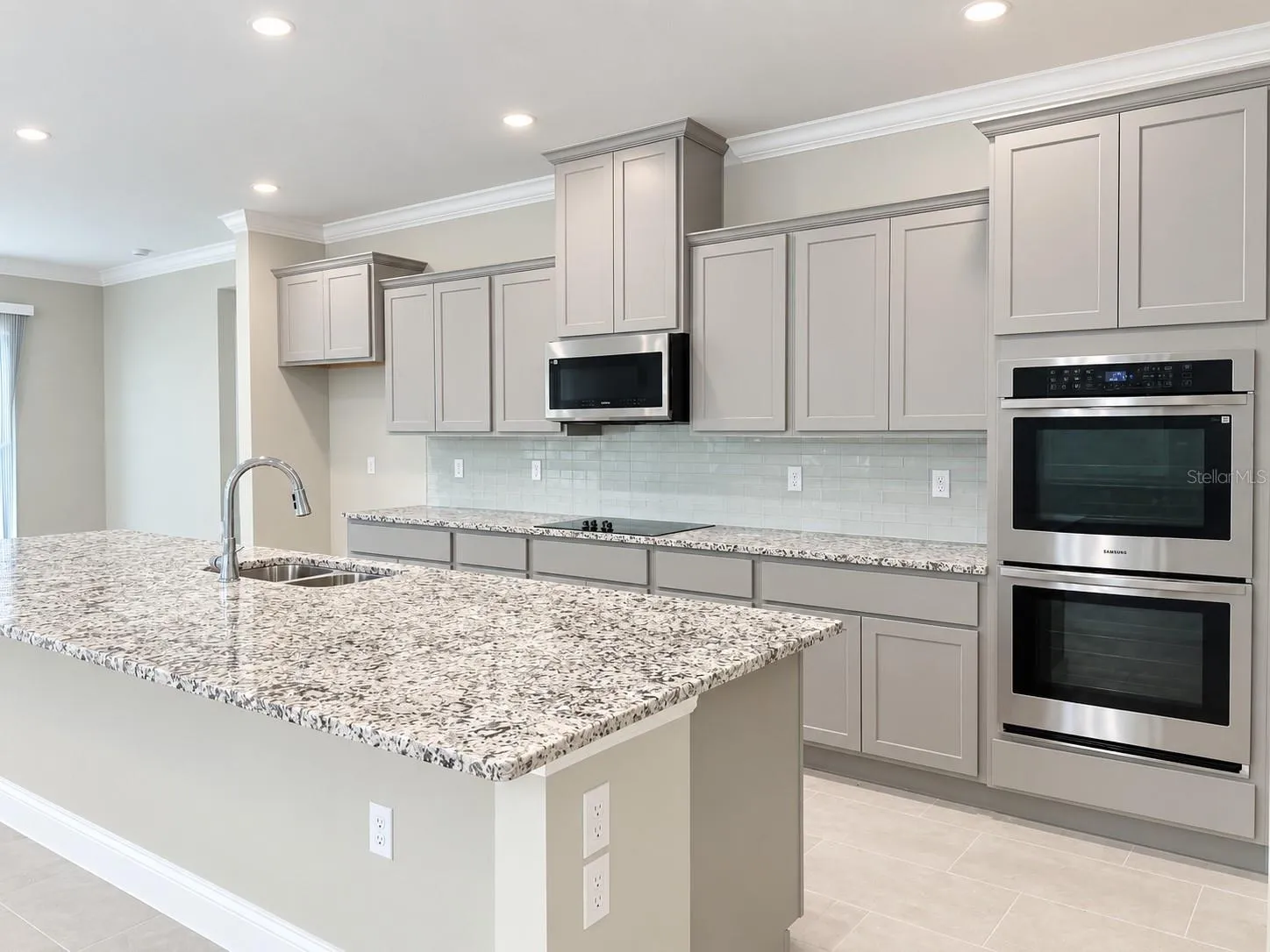 Gourmet Kitchen with Built-in Double Wall Oven!