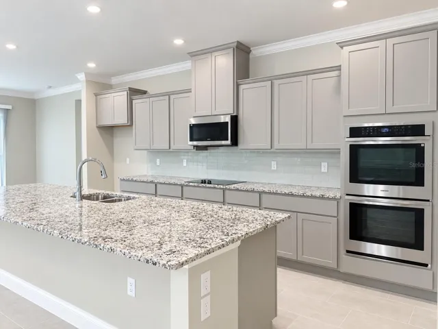 Gourmet Kitchen with Built-in Double Wall Oven!