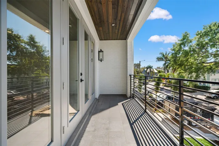 2nd floor balcony