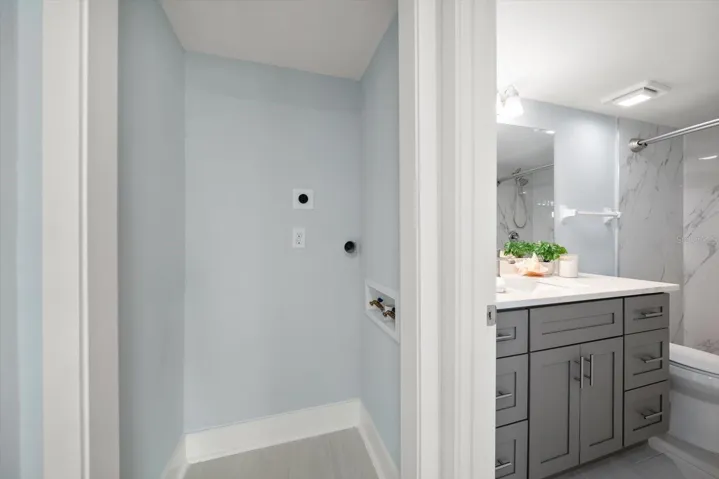 Washer/ dryer area