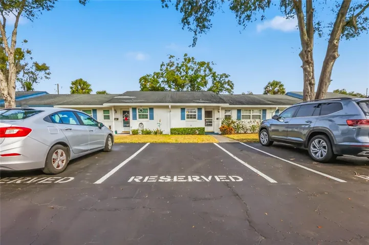 Front of condo 249 N Hill, Deland with reserved parking