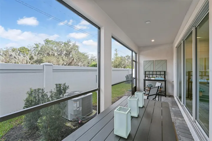 Model Lanai