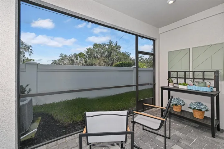 Model Lanai