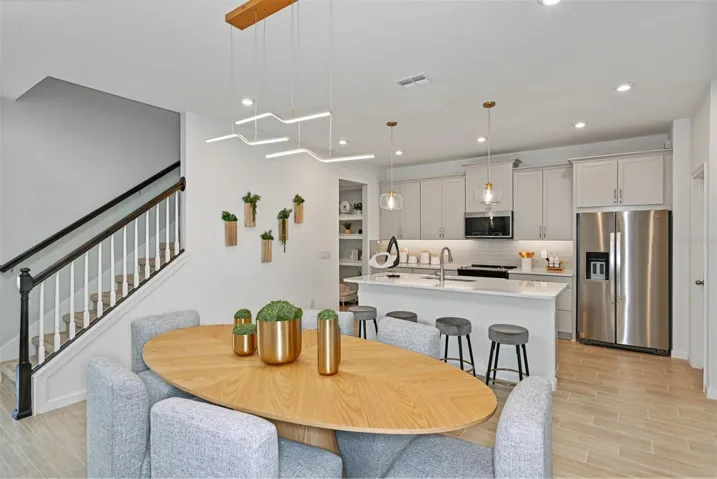 Model Dining