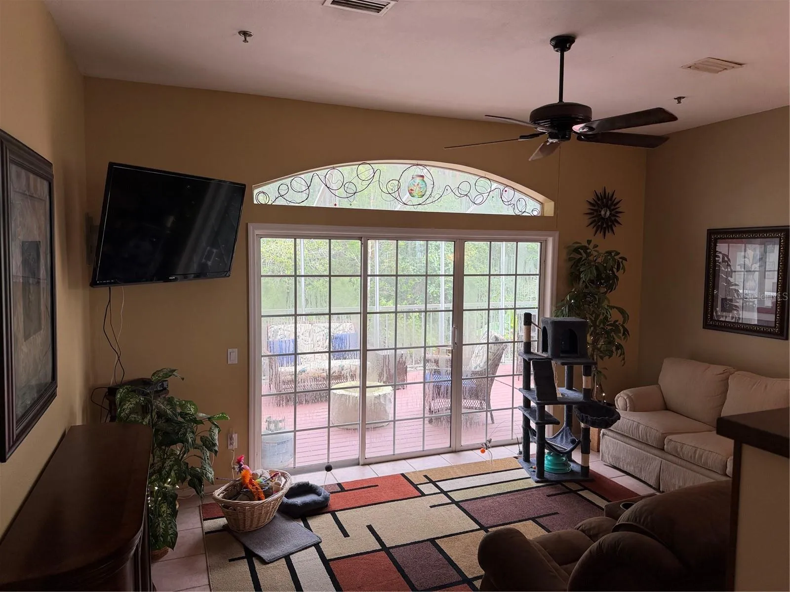 Transom light adds more sunlight