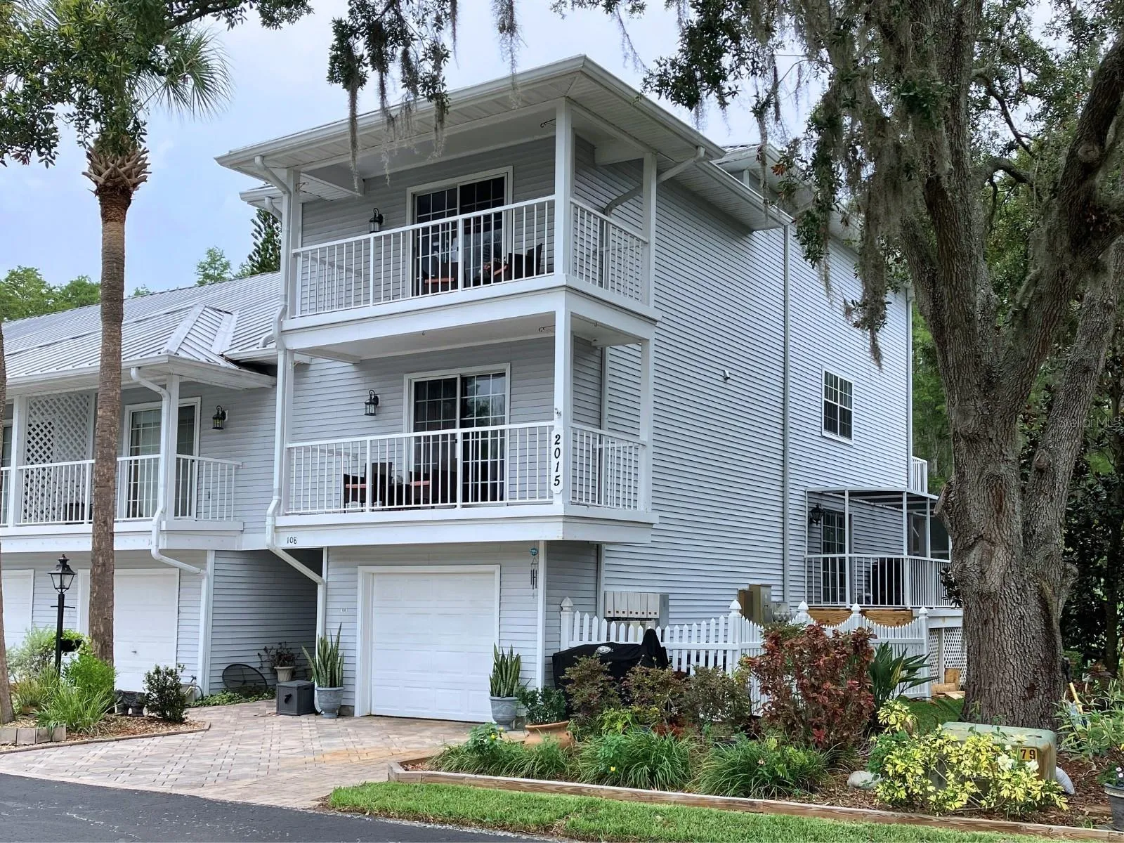 Corner unit with water views front and back