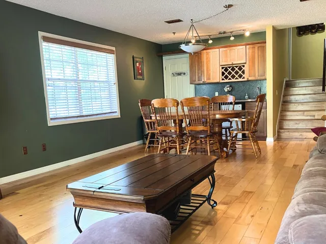 Bonus Room has a wet bar.