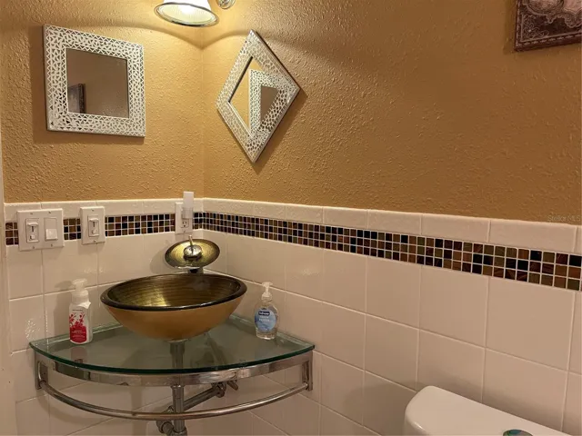 Lovely guest bathroom