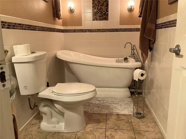 Soaking tub