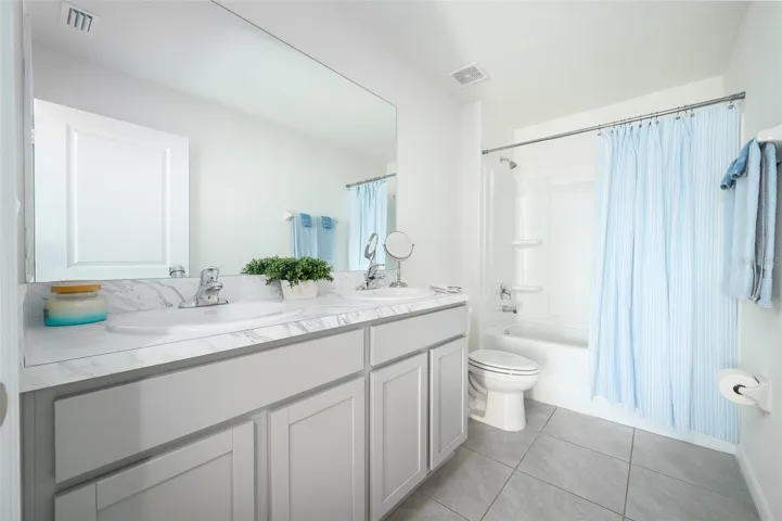 Upstairs Hall Bathroom