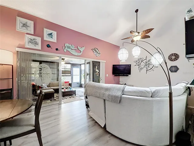 502 Bough Ave - living area, view toward lanai