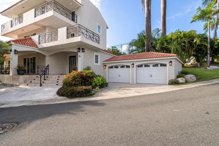 Garage generated with AI for illustration purposes