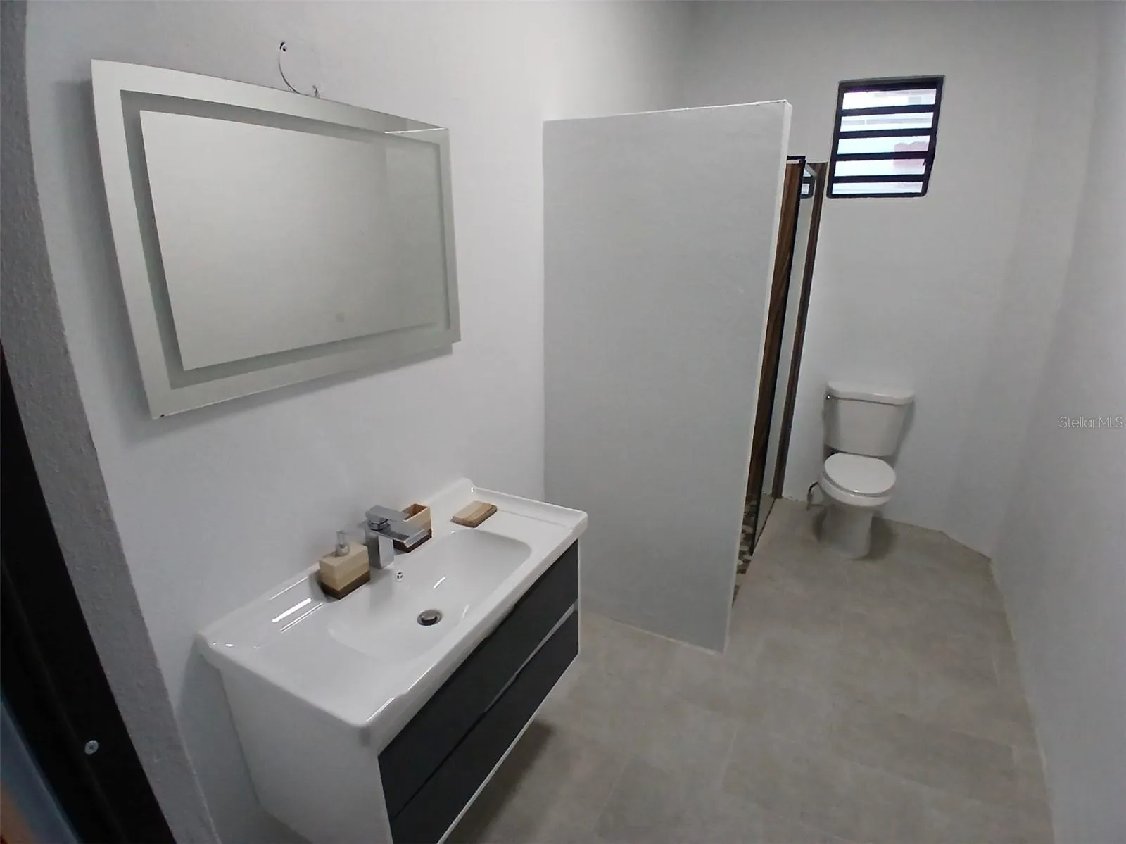 Bathroom 1, Unit 1